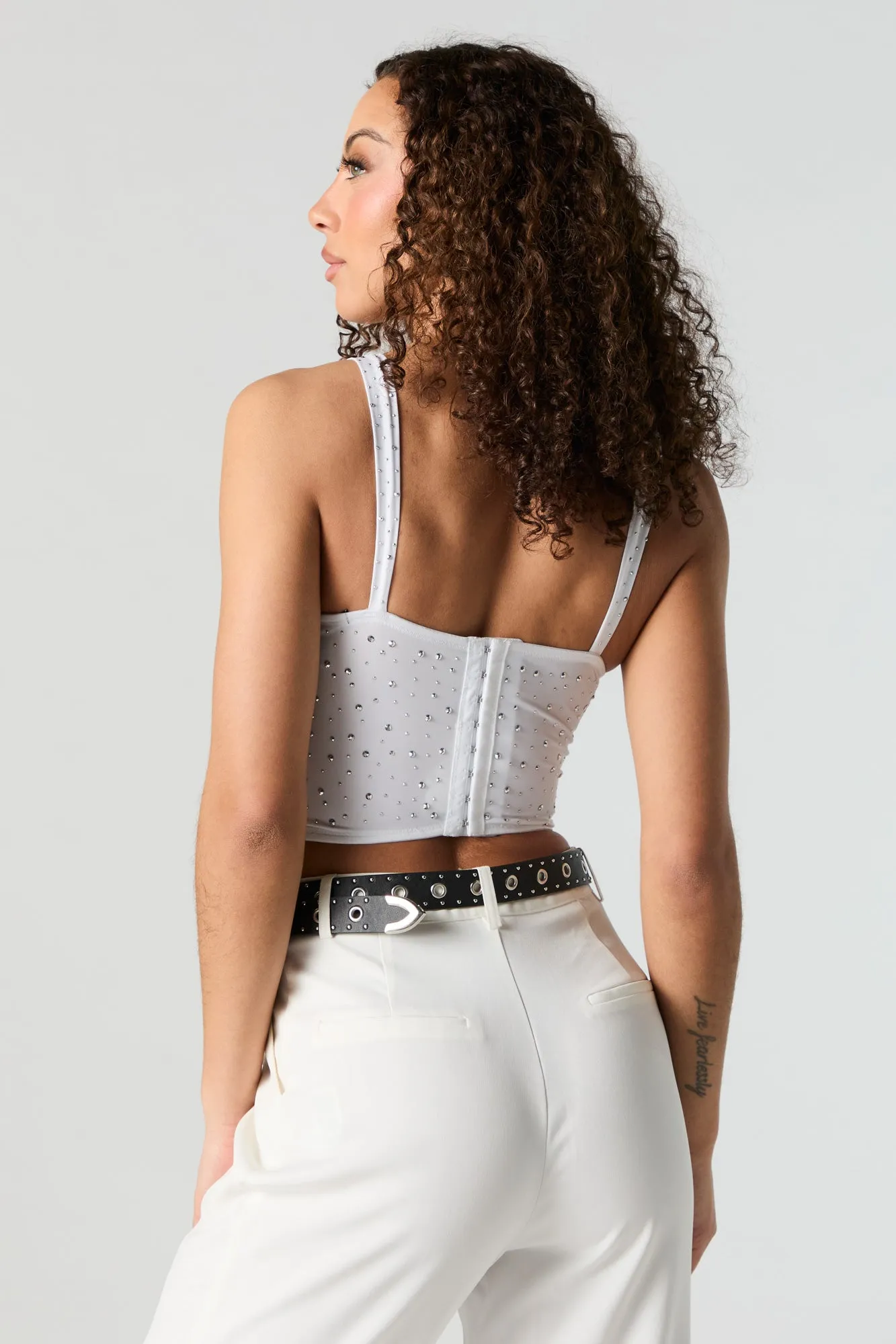 Bustier à décolleté enco eur avec pierres du Rhin