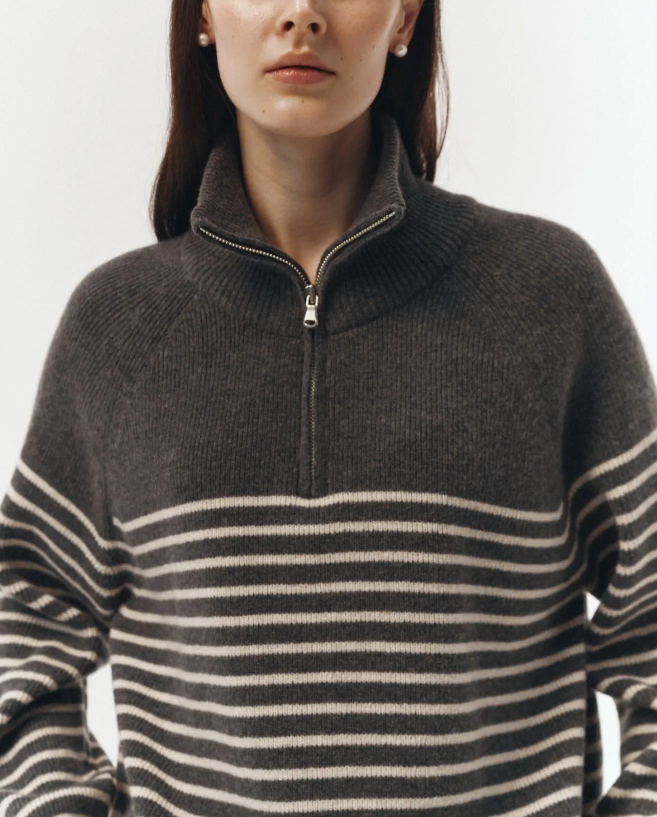 HALF ZIP-UP STRIPE KNIT