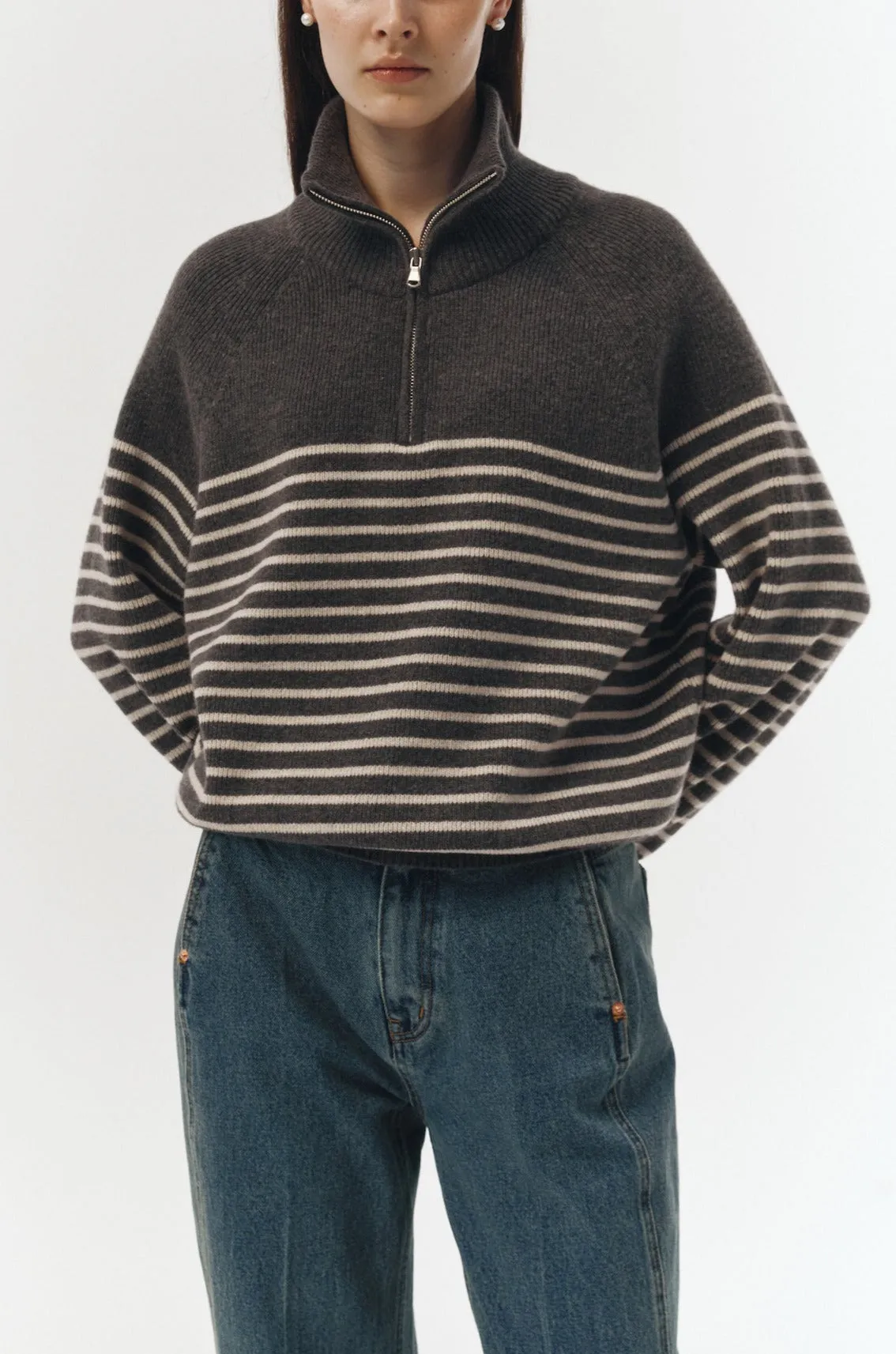 HALF ZIP-UP STRIPE KNIT