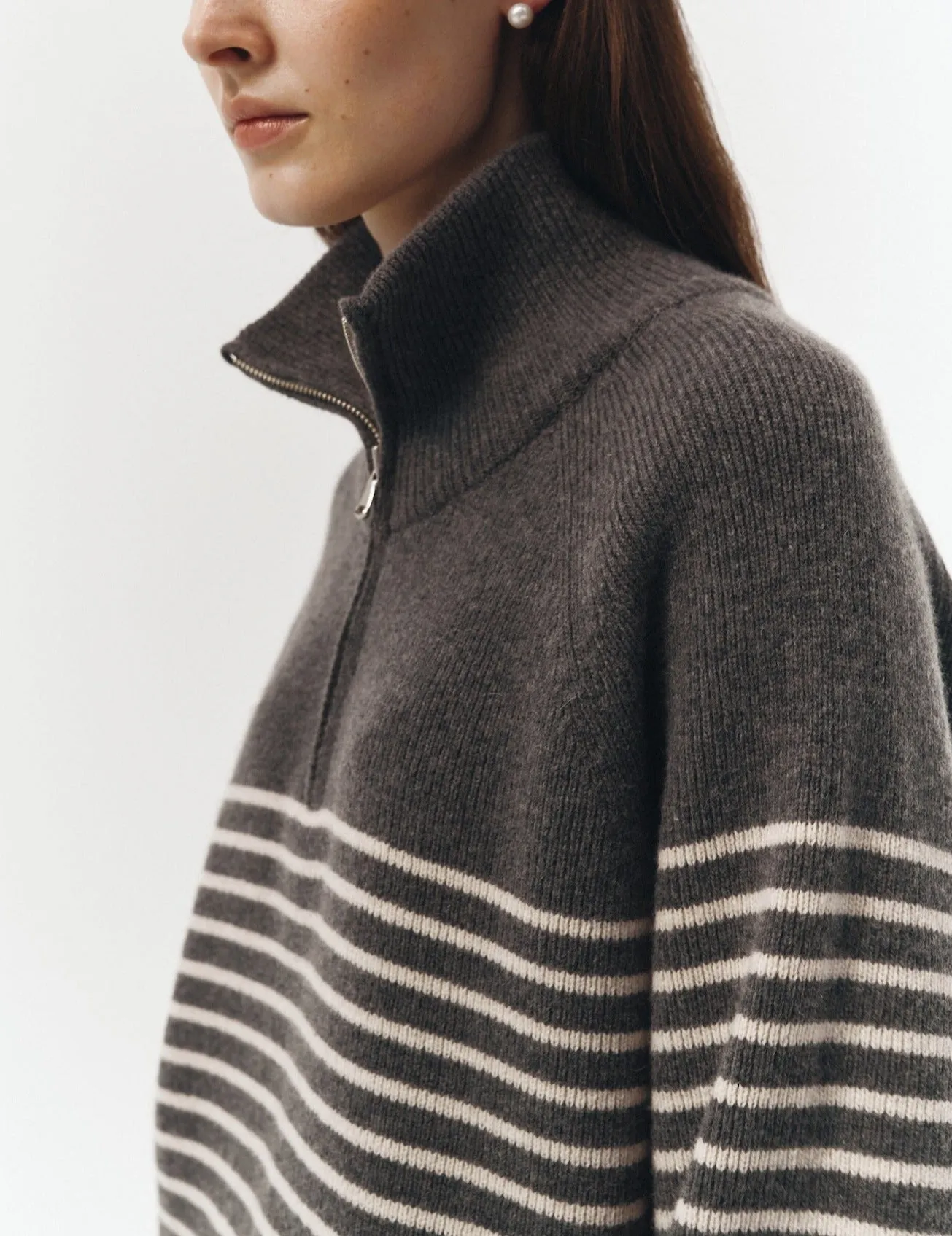 HALF ZIP-UP STRIPE KNIT