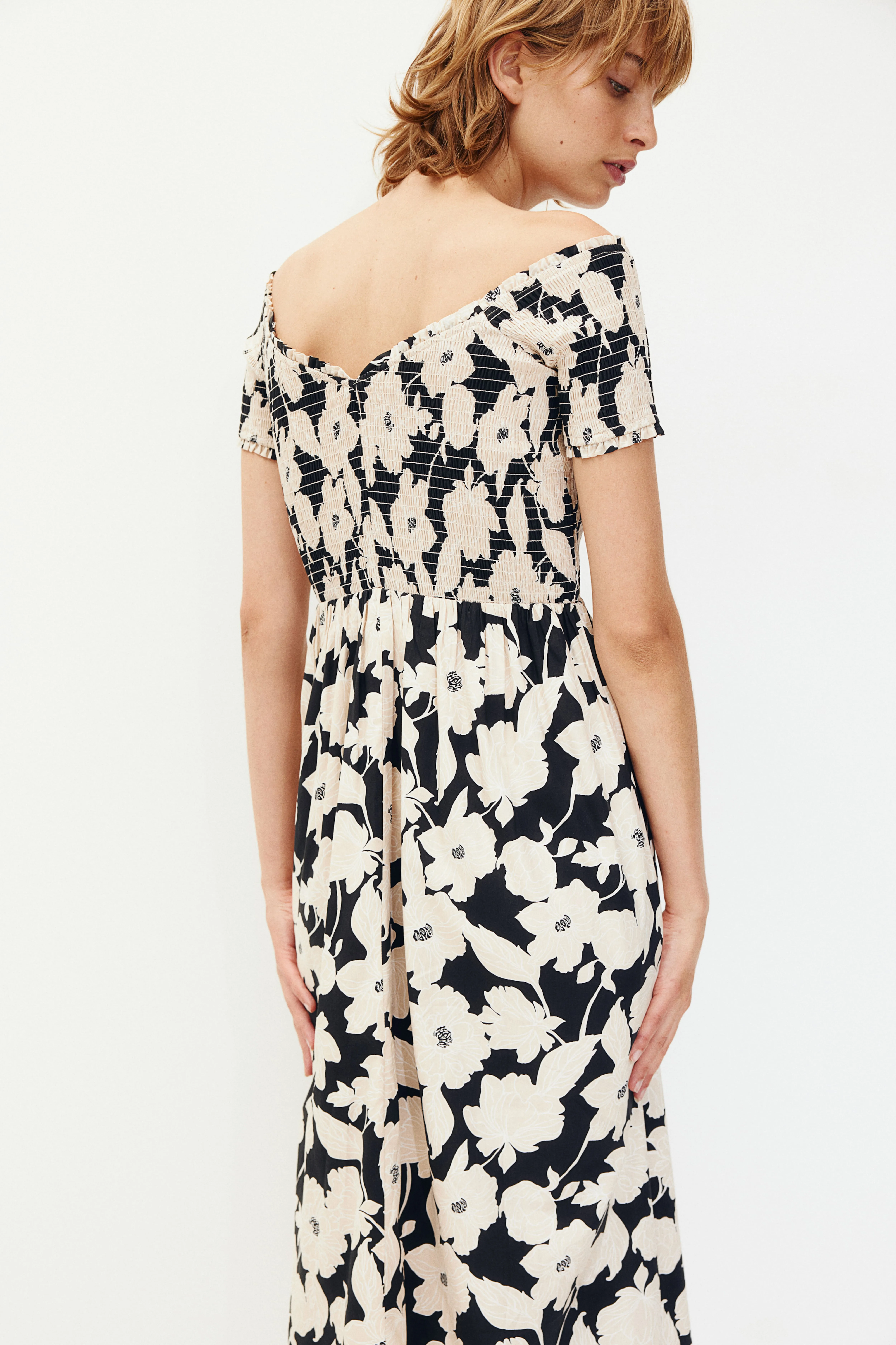 Smocked off-the-shoulder dress - V-neck - Short sleeve - Black/Beige floral - Ladies | H&M GB